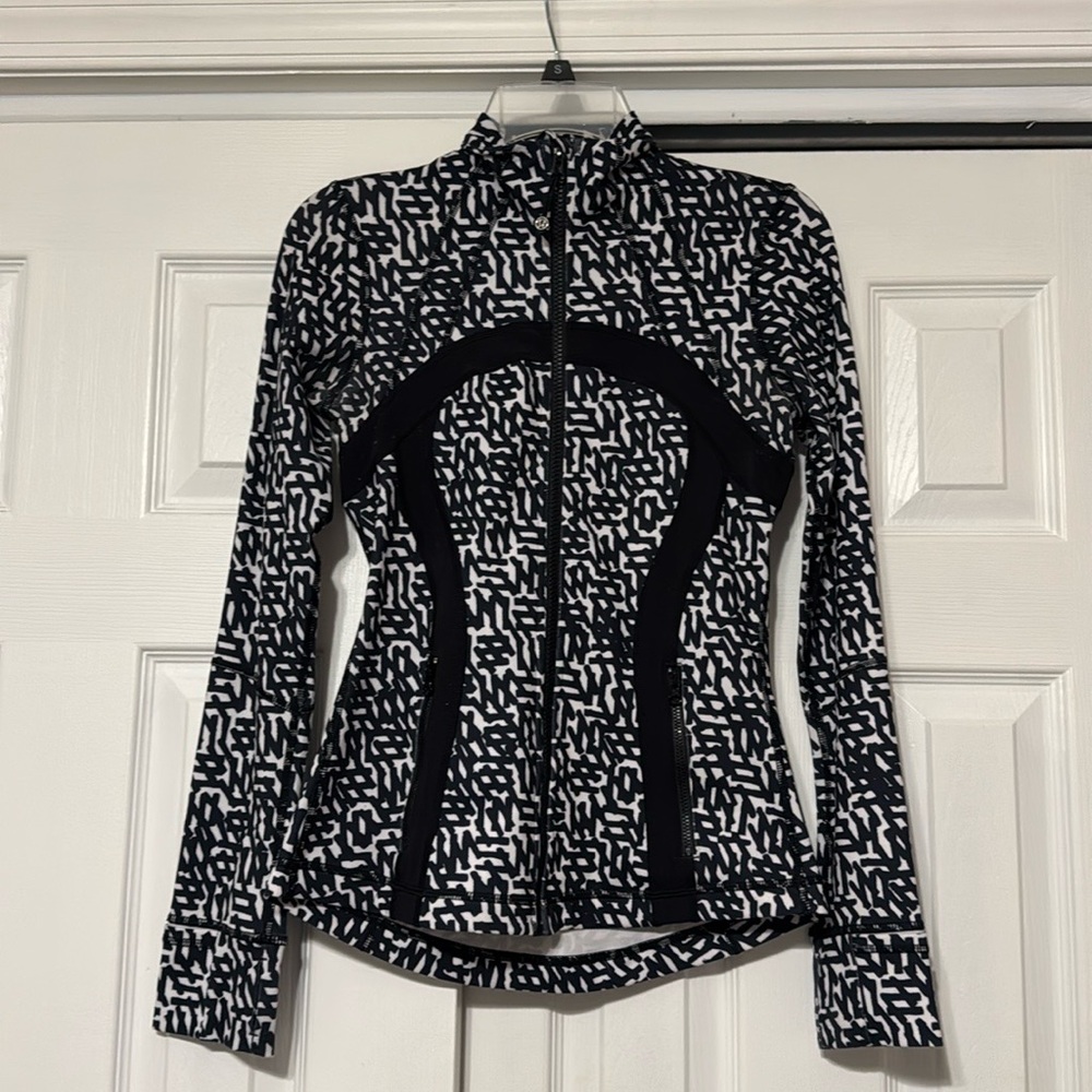 Lululemon Define jacket (lightweight zip up jacket) with fun pattern